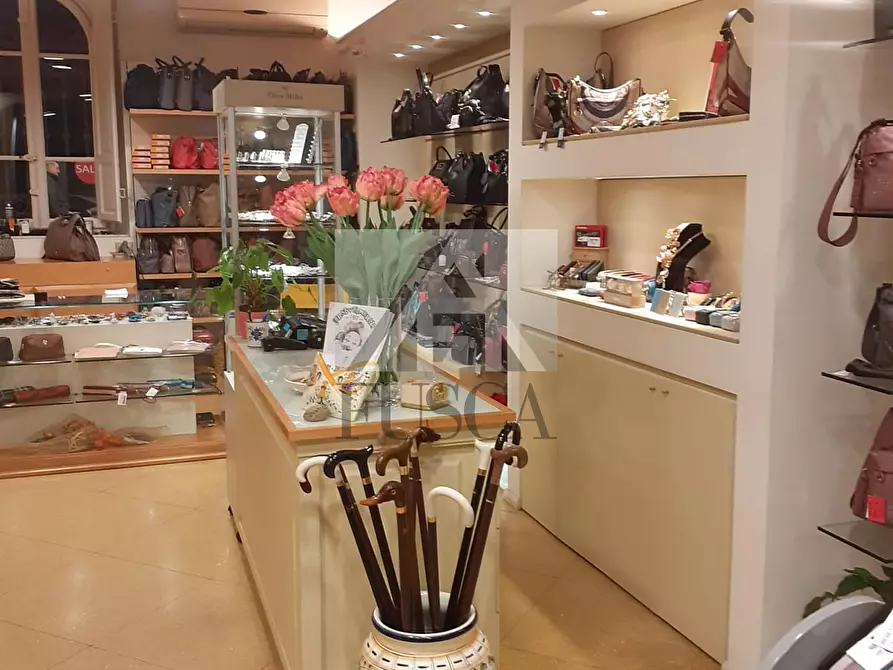 Immagine 5 di Capannone industriale in affitto  in Viale G. Puccini a Lucca