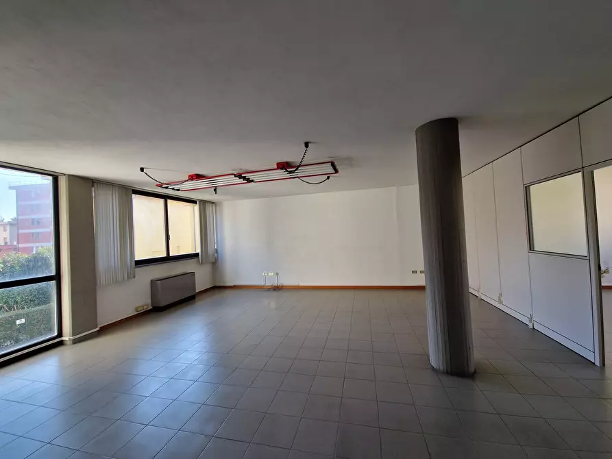 Immagine 4 di Ufficio in vendita  in Via Don Giovanni Minzoni 64 a Lucca