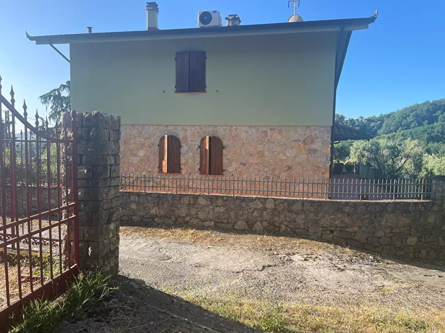 Immagine 63 di Villa in vendita  in via vecchia i a Lucca