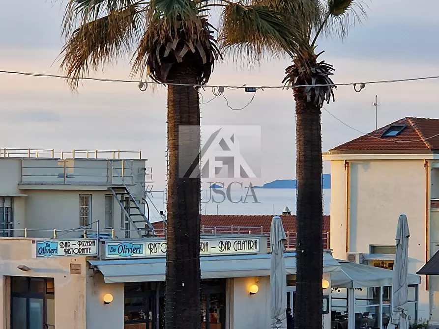 Immagine 2 di Albergo/B&B/Residence in vendita  in Viale Giosuè Carducci 33 a Viareggio