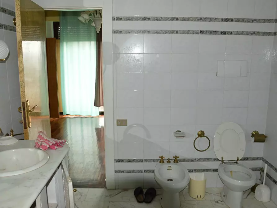 Immagine 27 di Villa in vendita  in Via della Chiesa XXIV a Lucca