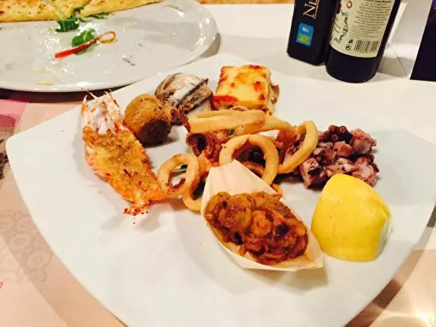 Immagine 15 di Bar / Ristorante in vendita  in vai santa croce a Lucca