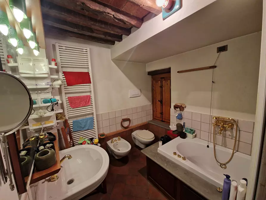 Immagine 17 di Pentalocale in vendita  in piazza san pietro somali a Lucca