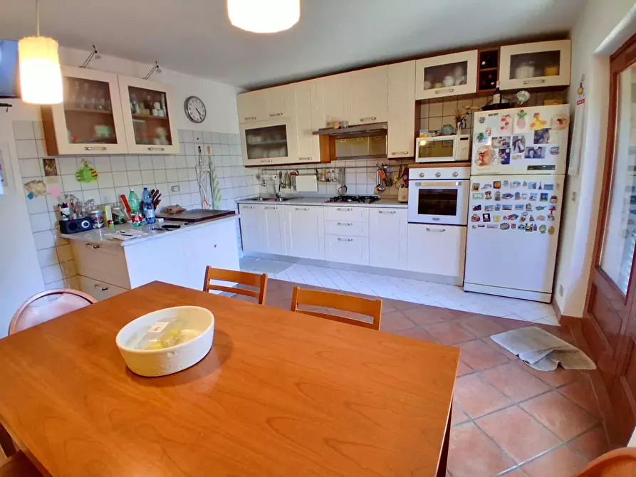 Immagine 3 di Casa bifamiliare in vendita  in Via dei Pellegrini a Lucca