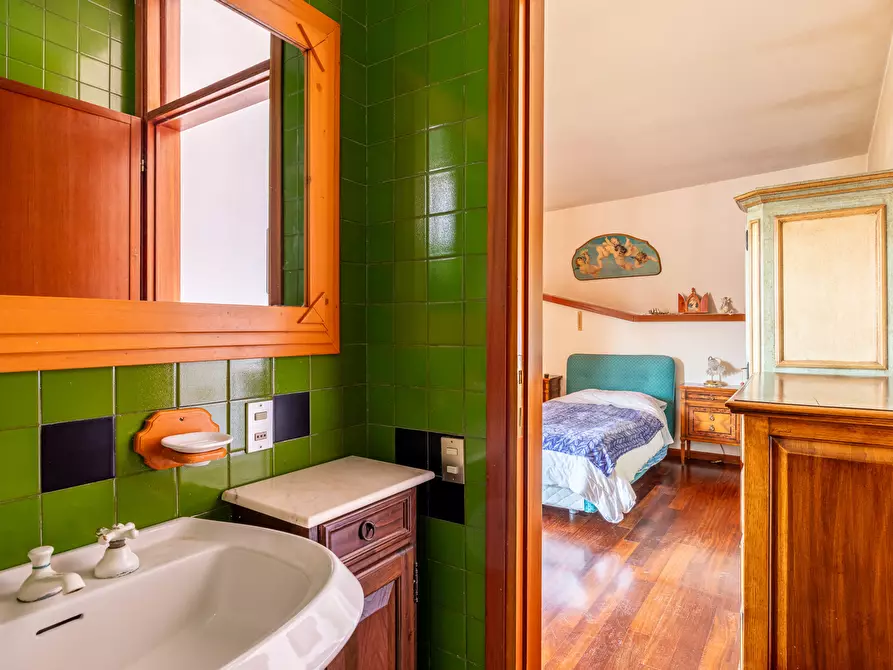 Immagine 21 di Villa in vendita  in Via dei Pellegrini a Lucca