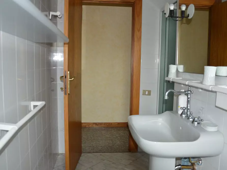 Immagine 22 di Villa in vendita  in Via della Chiesa XXIV a Lucca