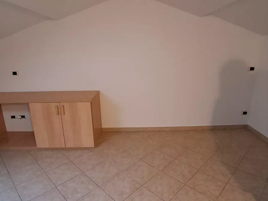 Immagine 23 di Villetta a schiera in affitto  in Via Ingrillini a Lucca