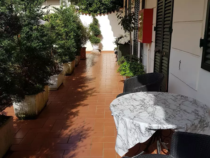 Immagine 50 di Palazzo in vendita  in via carrara 23 a Viareggio