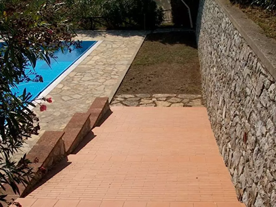 Immagine 43 di Rustico / casale in vendita  in Via Vecchia di Nozzano a Lucca