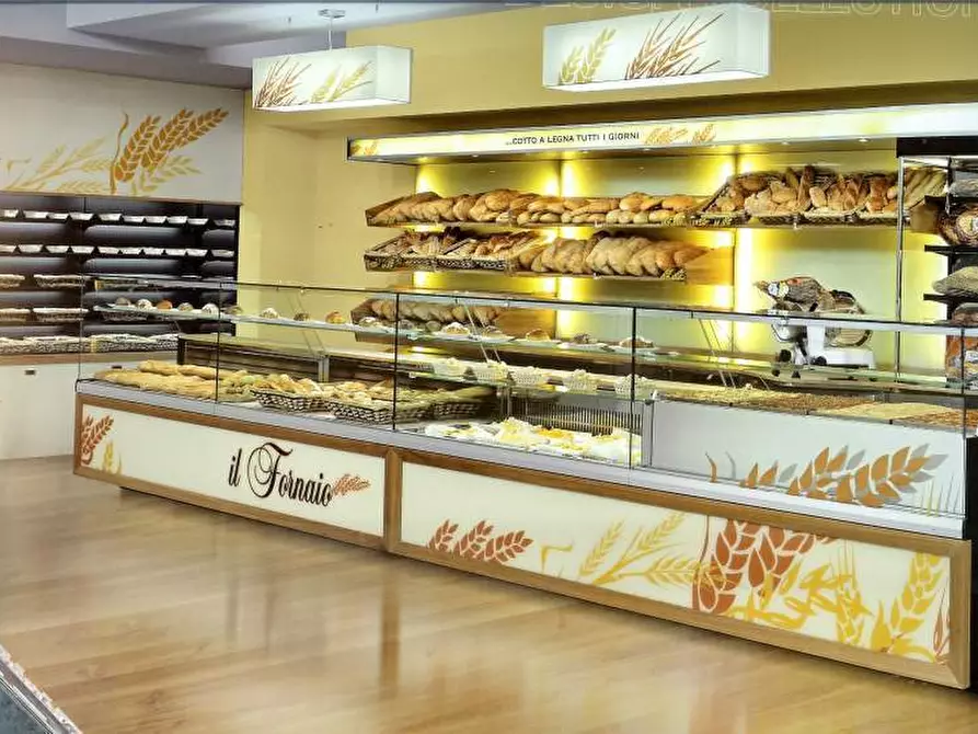 Immagine 2 di Attività commerciale in vendita  in Viale G. Puccini 82 a Lucca