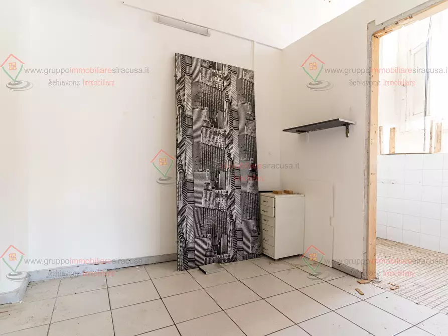 Immagine 6 di Locale commerciale in affitto  a Siracusa