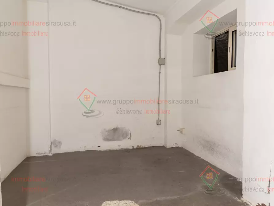 Immagine 9 di Locale commerciale in vendita  a Siracusa