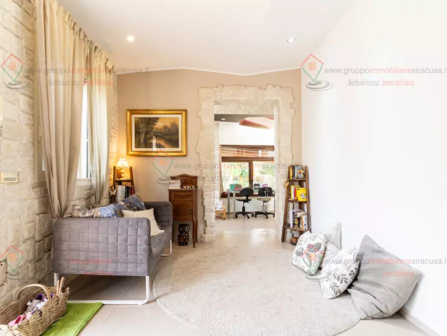Immagine 22 di Villa in vendita  a Siracusa