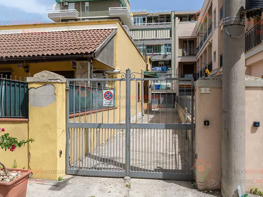 Immagine 15 di Casa bifamiliare in vendita  a Siracusa