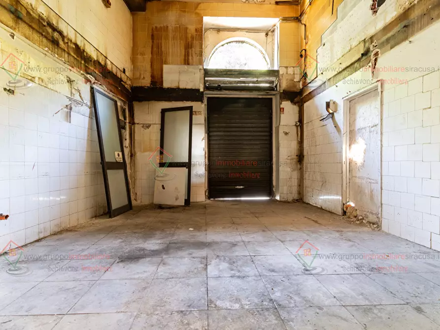 Immagine 10 di Locale commerciale in affitto  a Siracusa