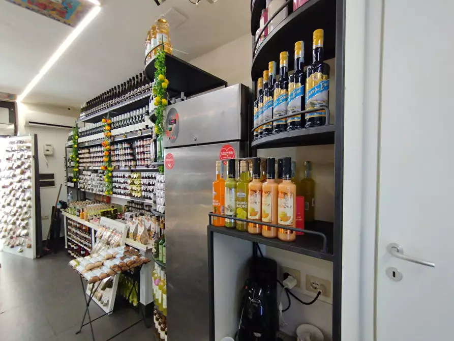 Immagine 24 di Attività commerciale in vendita  in Corso Umberto I a Siracusa