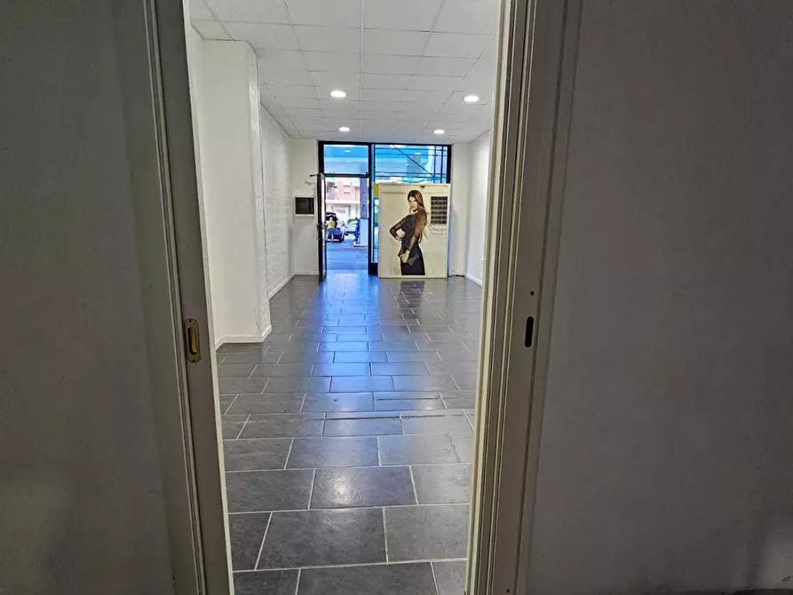 Immagine 18 di Locale commerciale in affitto  a Siracusa