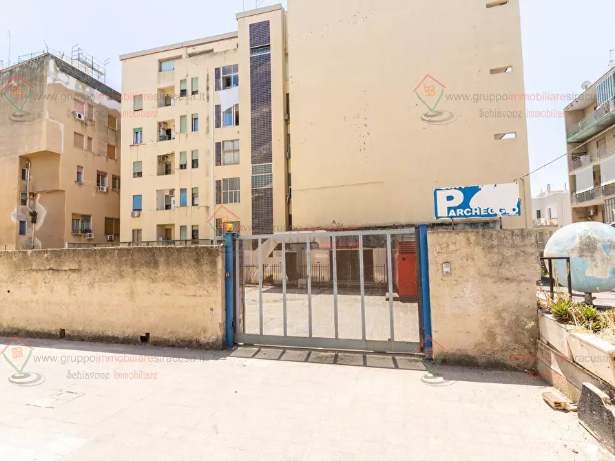 Immagine 38 di Locale commerciale in affitto  a Siracusa