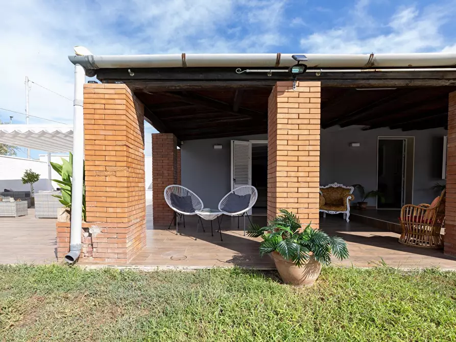Immagine 11 di Villa in vendita  a Siracusa