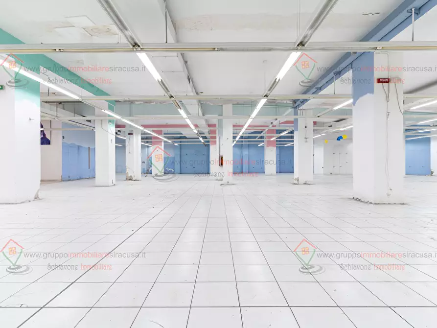 Immagine 17 di Locale commerciale in affitto  a Siracusa