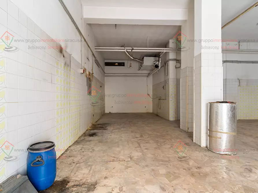 Immagine 4 di Locale commerciale in vendita  a Siracusa