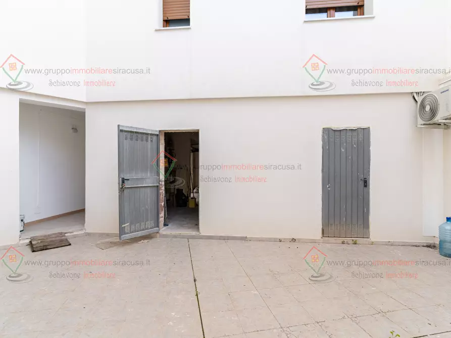 Immagine 40 di Trilocale in vendita  a Siracusa