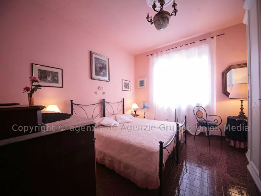 Immagine 10 di Casa semindipendente in vendita  a Sarzana