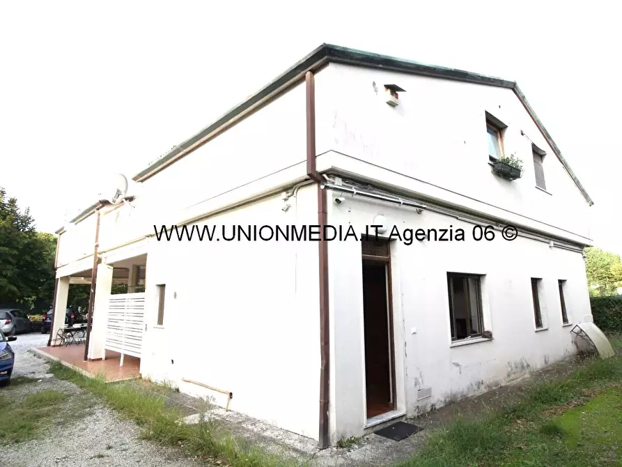 Immagine 3 di Casa indipendente in vendita  a Massa