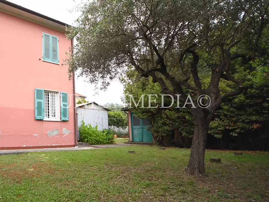 casa indipendente in vendita a Castelnuovo Magra in zona Palvotrisia