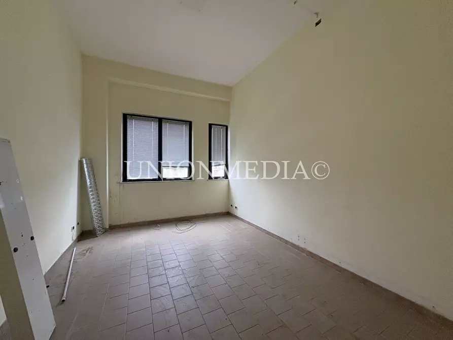 Immagine 12 di Locale commerciale in affitto  a Sarzana