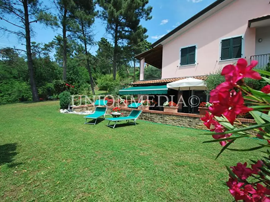 Immagine 2 di Villa in vendita  in Via cappuccini a Sarzana