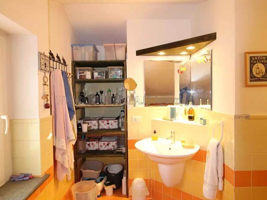 Immagine 17 di Casa indipendente in vendita  a Sarzana