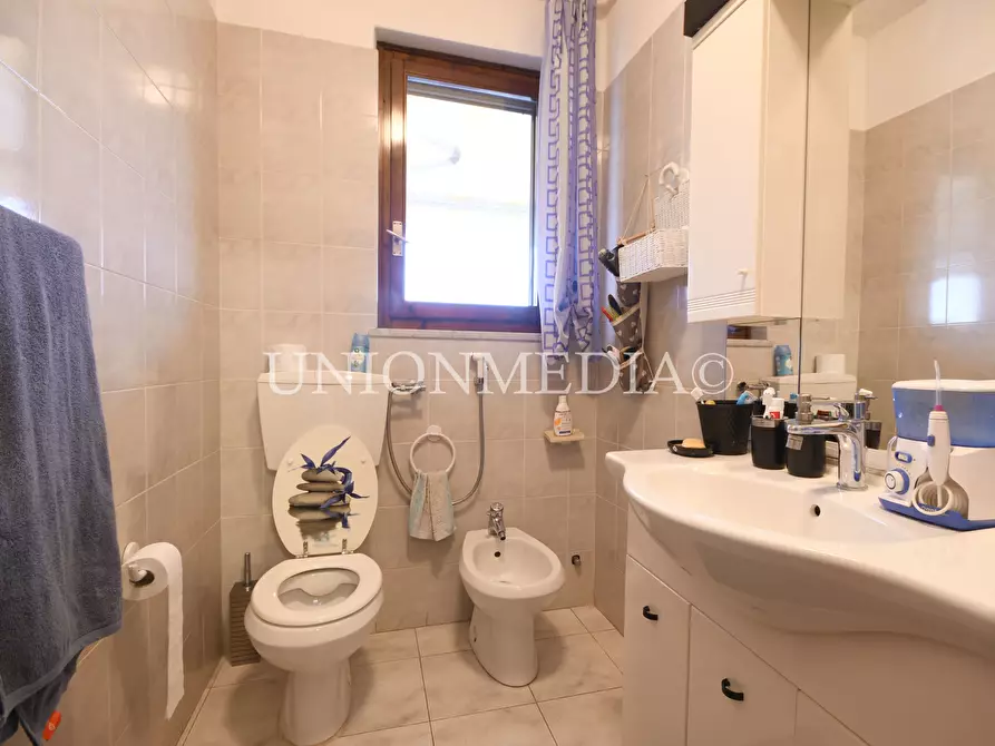 Immagine 5 di Appartamento in vendita  in Via togliatti a Ortonovo