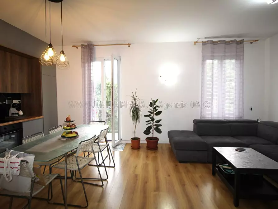 Immagine 19 di Appartamento in vendita  a Vezzano Ligure