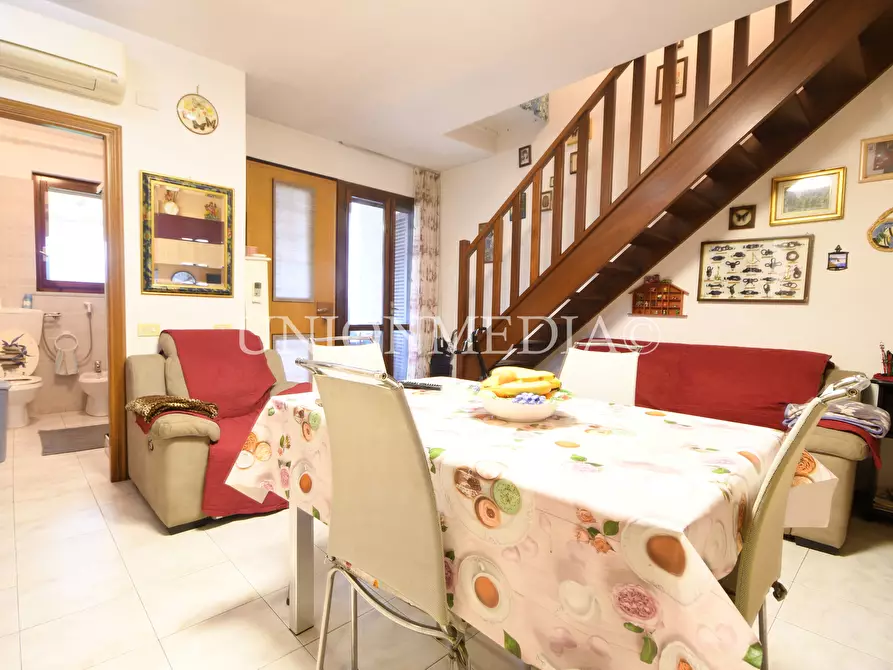 Immagine 4 di Appartamento in vendita  in Via togliatti a Ortonovo