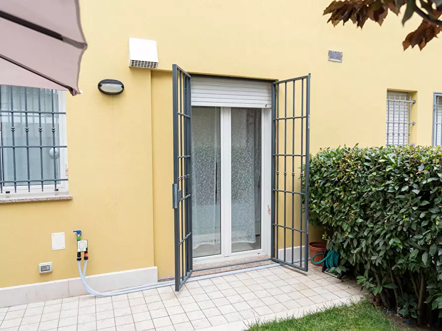 Immagine 17 di Bilocale in vendita  in Viale Catalani 20 a Riccione