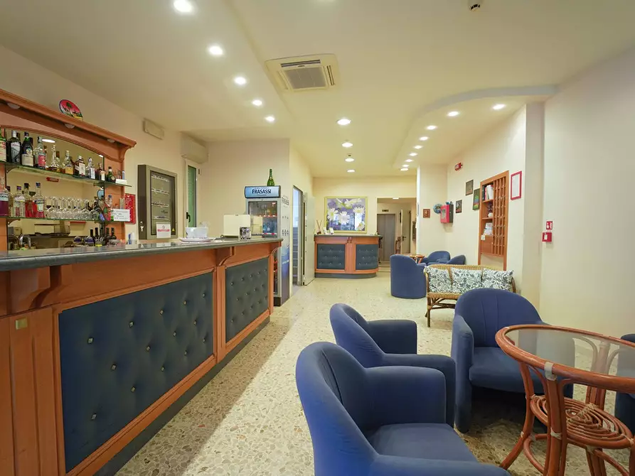 Immagine 1 di Palazzo in vendita  in Via Publio Virgilio Marone a Bellaria-Igea Marina