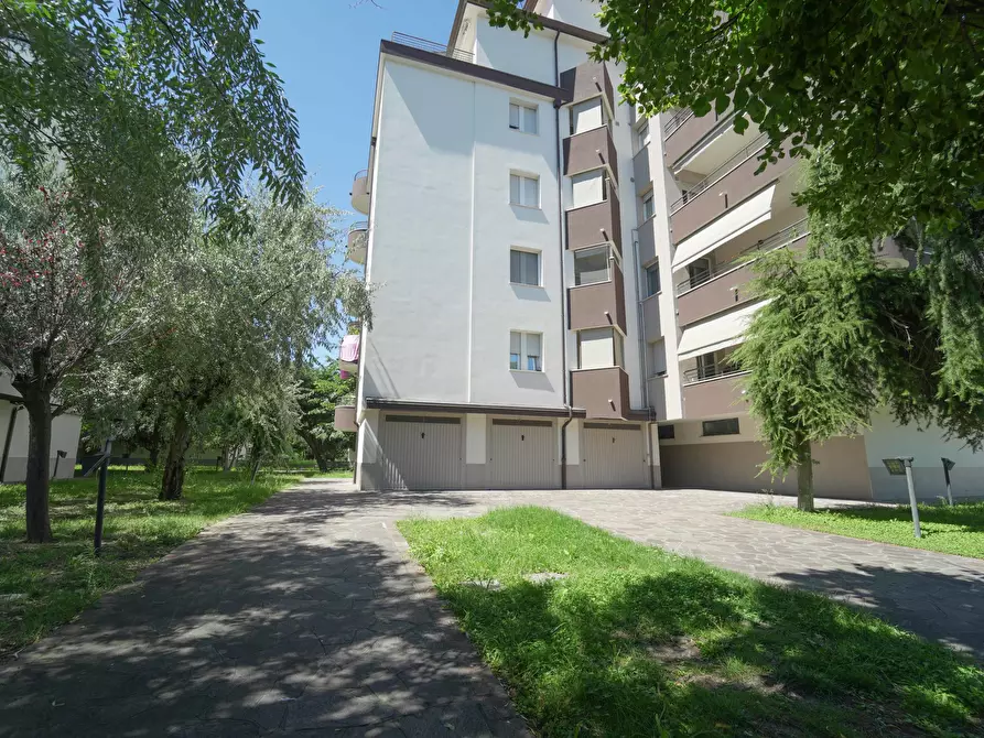 Immagine 2 di Trilocale in vendita  in Via Raffaele Marvelli 9 a Rimini