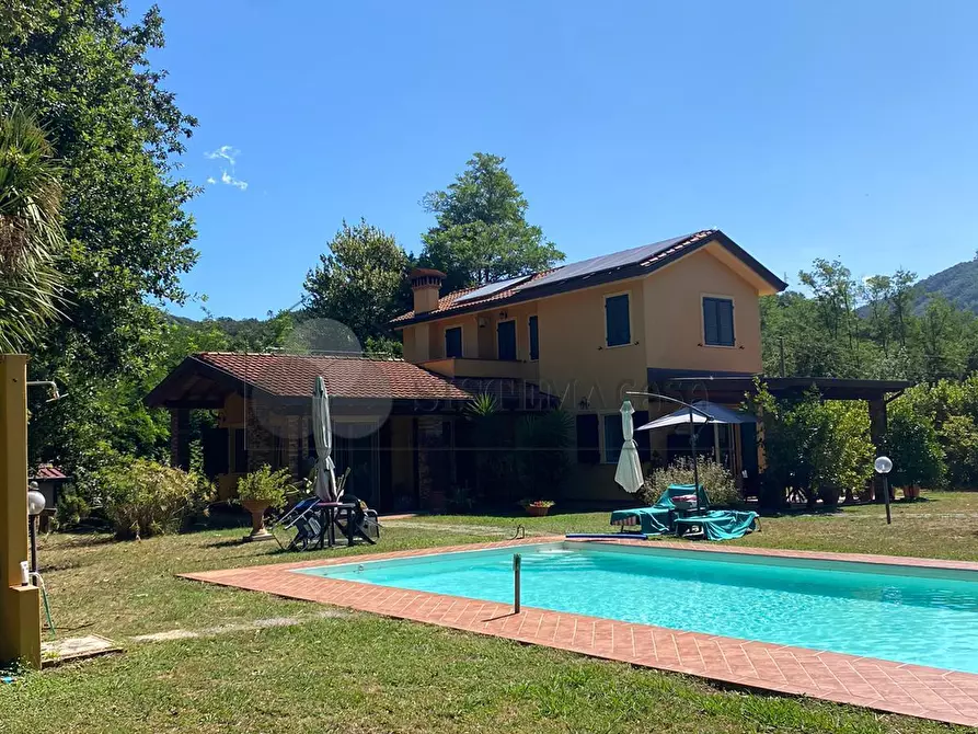 Immagine 6 di Villa in vendita  a Castelnuovo Magra