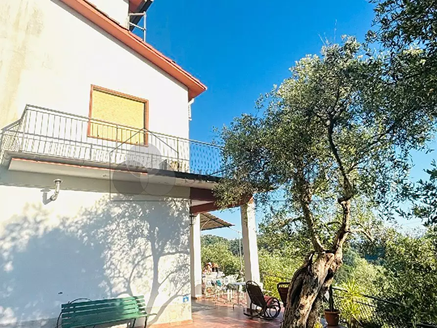 Immagine 7 di Villa in vendita  in Via Fratelli Aristide e Alduino Castellini 8 a Vezzano Ligure
