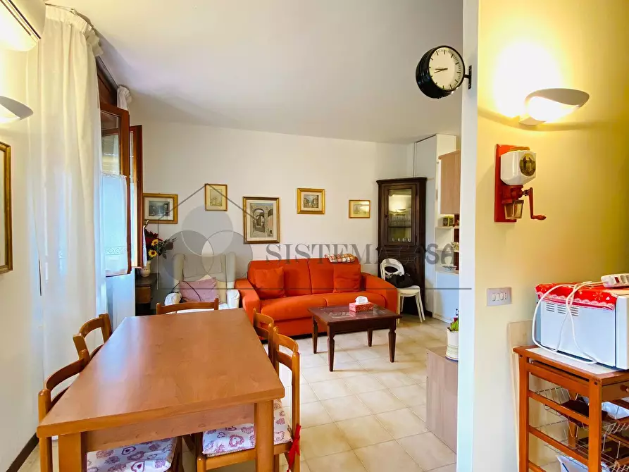 Immagine 1 di Trilocale in vendita  in Piazza Garibaldi 9 a Follo