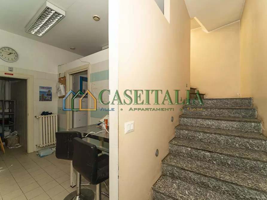 Immagine 14 di Locale commerciale in vendita  in Via Cavour 46 a Alpignano