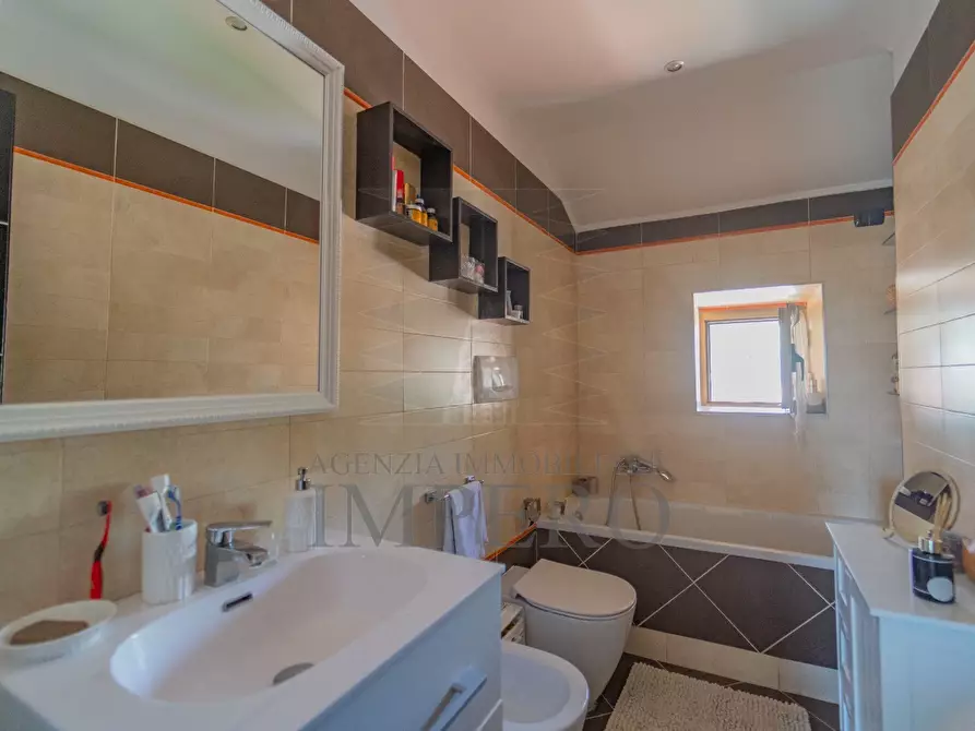 Immagine 5 di Pentalocale in vendita  in Piazza San Bartolomeo 3 a Ventimiglia