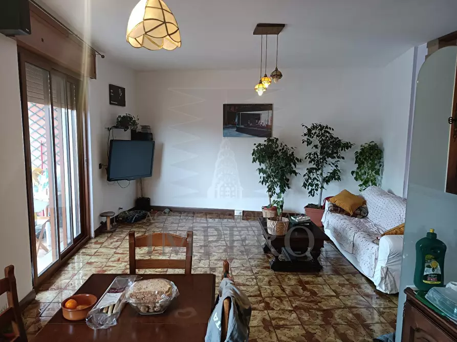 Immagine 3 di Pentalocale in vendita  in Via Caduti del Lavoro 3 a Ventimiglia