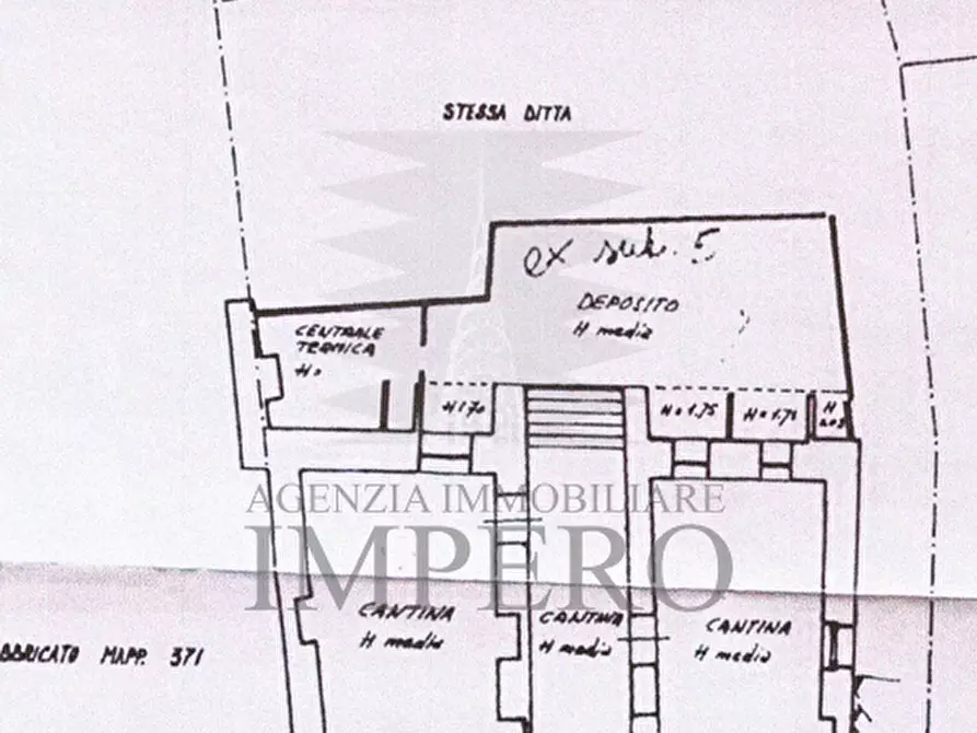 Immagine 51 di Magazzino in vendita  in Strada Statale 1 35 a Camporosso