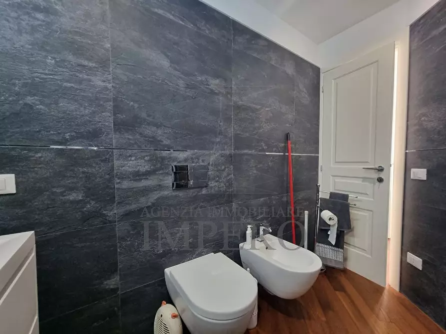 Immagine 15 di Bilocale in vendita  in Via Cristoforo Colombo 9 a Ventimiglia