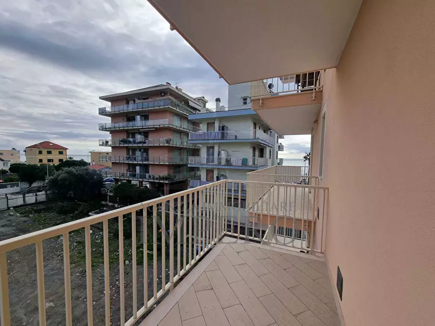 Immagine 1 di Bilocale in vendita  in passeggiata trento trieste 39 a Ventimiglia