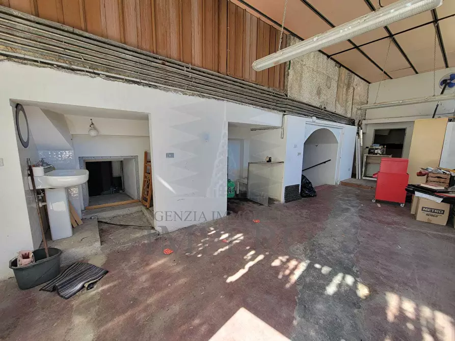 Immagine 50 di Magazzino in vendita  in Strada Statale 1 35 a Camporosso