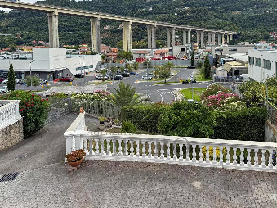 Immagine 25 di Villa in vendita  in Via del Commercio 1 a Camporosso