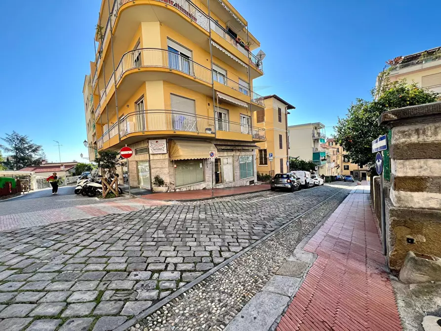 Immagine 4 di Magazzino in vendita  in Via Jean Jonquiere 25 a Ospedaletti